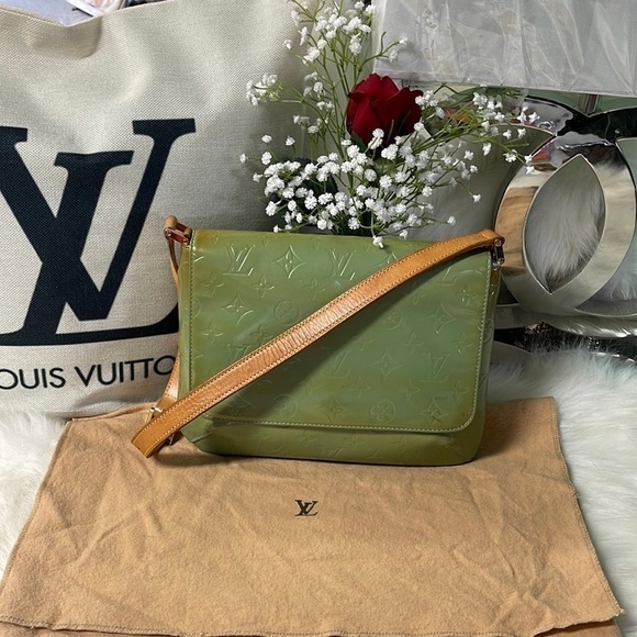 AUTHENTIC LOUIS VUITTON VERNISE LEATHER THOMPSON STREET GREEN/BLUE SHOULDER BAG - Picture 3 of 15